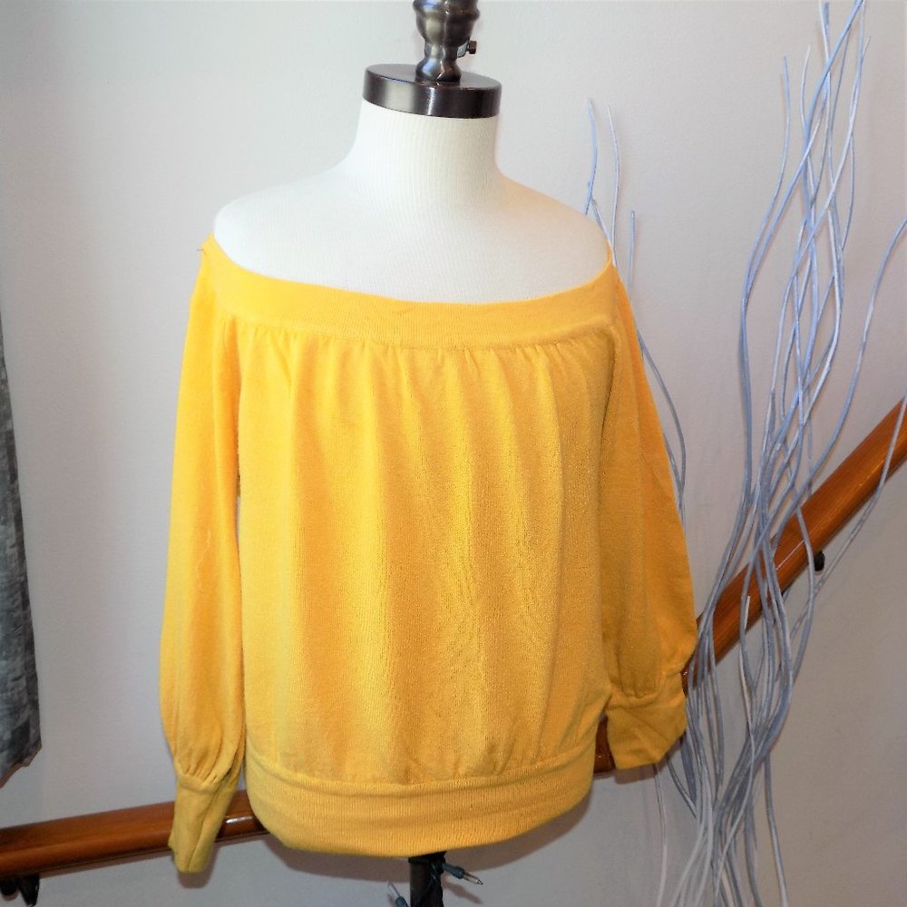 URBAN BEHAVIOR Mustard Yellow Knit Stretch Top Small Size